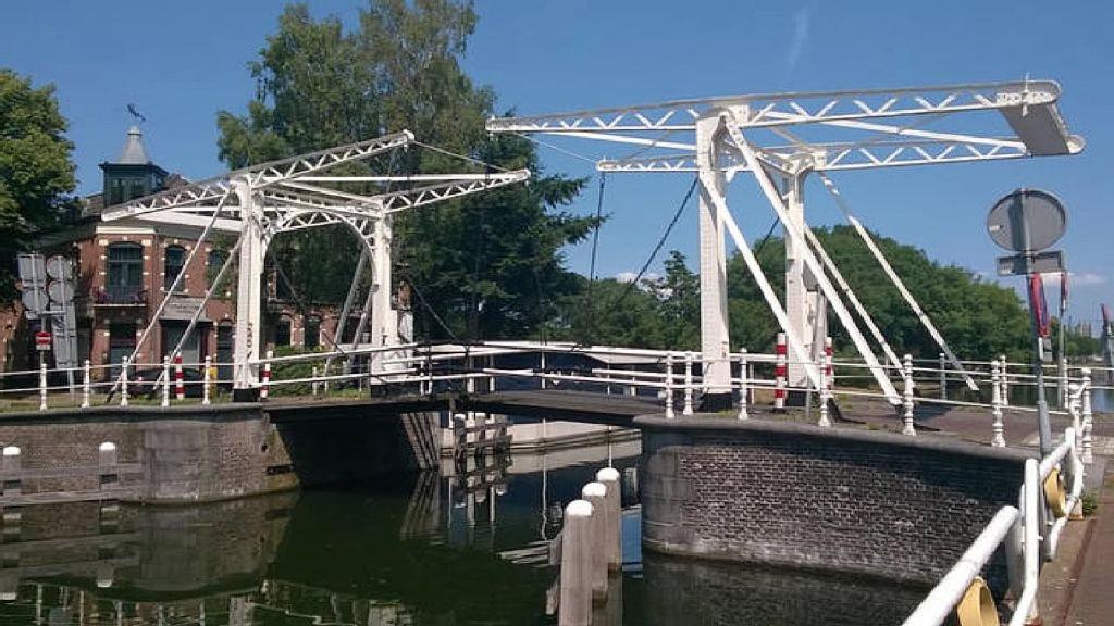 Benedenverdieping In Woonboot Met Tuinterras Utrecht