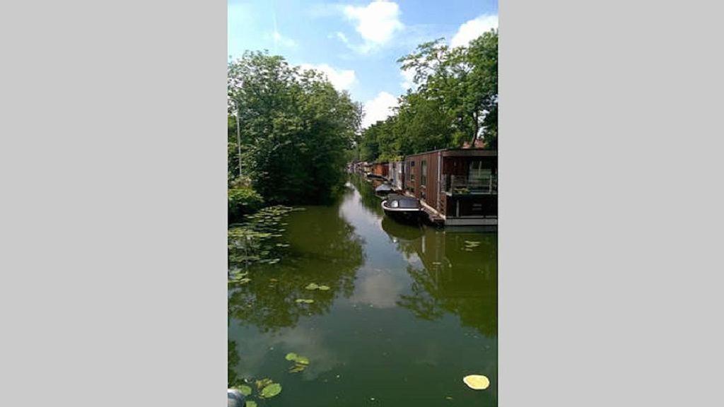 Botel Benedenverdieping In Woonboot Met Tuinterras *